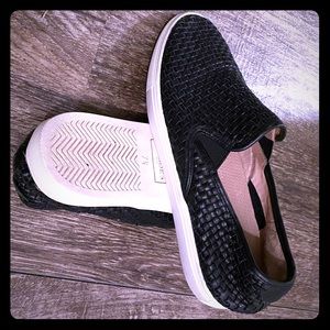 JSlides shoes